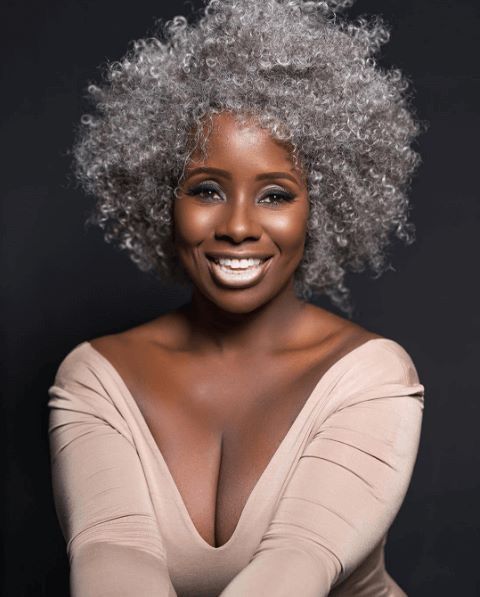 coiffure courte pour femme agee africaine