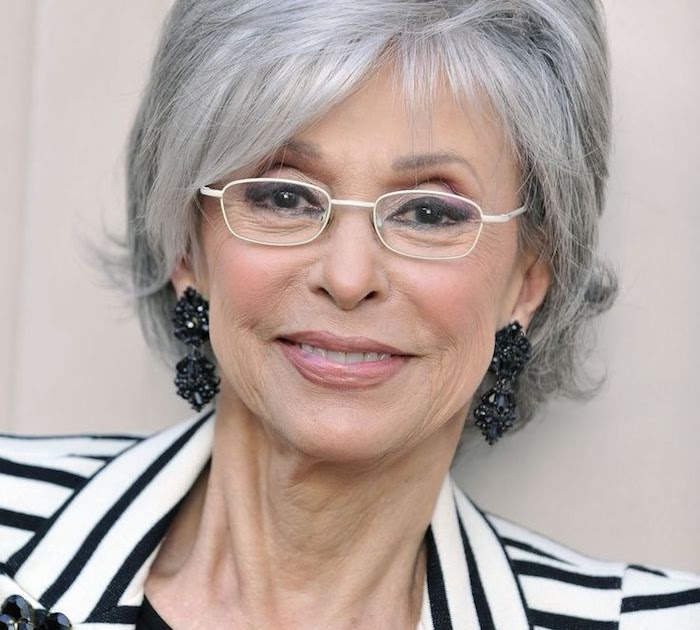 coiffure courte pour femme 60 ans avec lunettes
