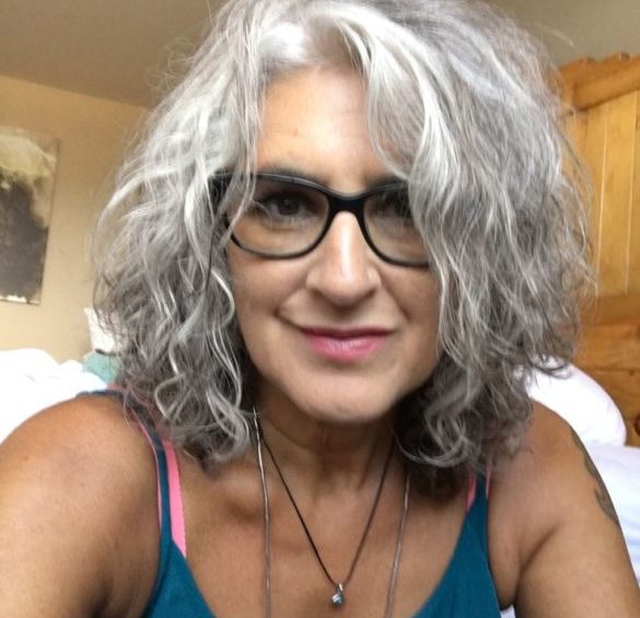coupe de cheveux gris femme 50 ans avec lunettes archives page 1