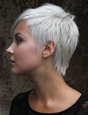 coiffure courte jeune femme grise