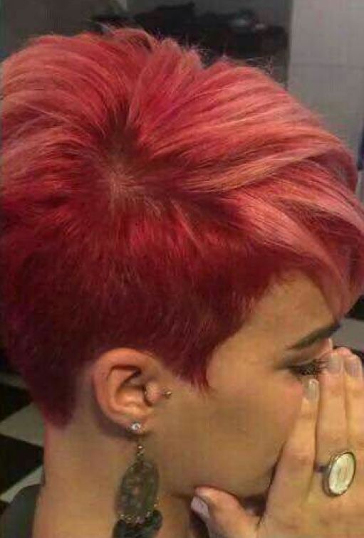 coiffure courte femme rouge