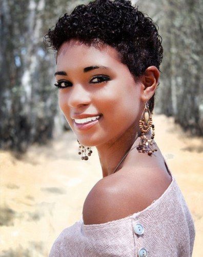 coiffure courte femme visage rond afro